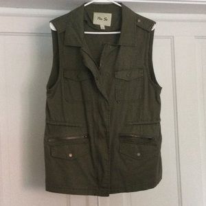 Womens/ Per Se/ Army Green Vest